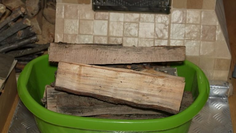 Зима без газу і без дров: як виживають гірські села Косівщини
