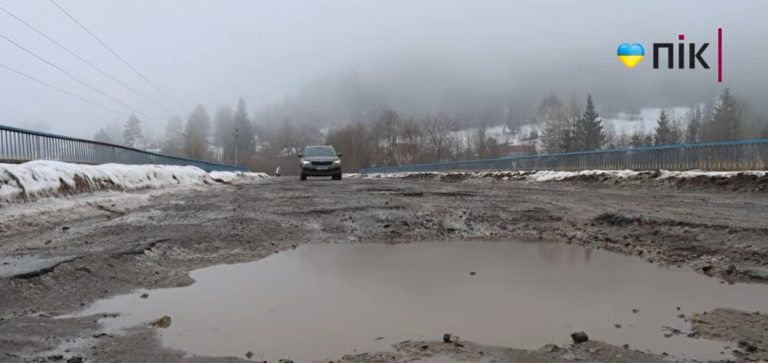 На Прикарпатті понад 17 тисяч людей «відрізані від світу» через погану дорогу (ВІДЕО) 10 На Прикарпатті понад 17 тисяч людей «відрізані від світу» через погану дорогу (ВІДЕО)