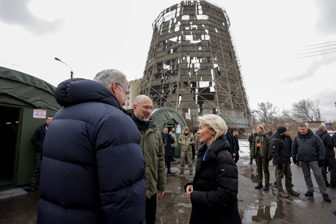 У Києві лідерам ЄС показали розбиту російськими ударами ТЕЦ (ФОТО) 5 5256046686562360368