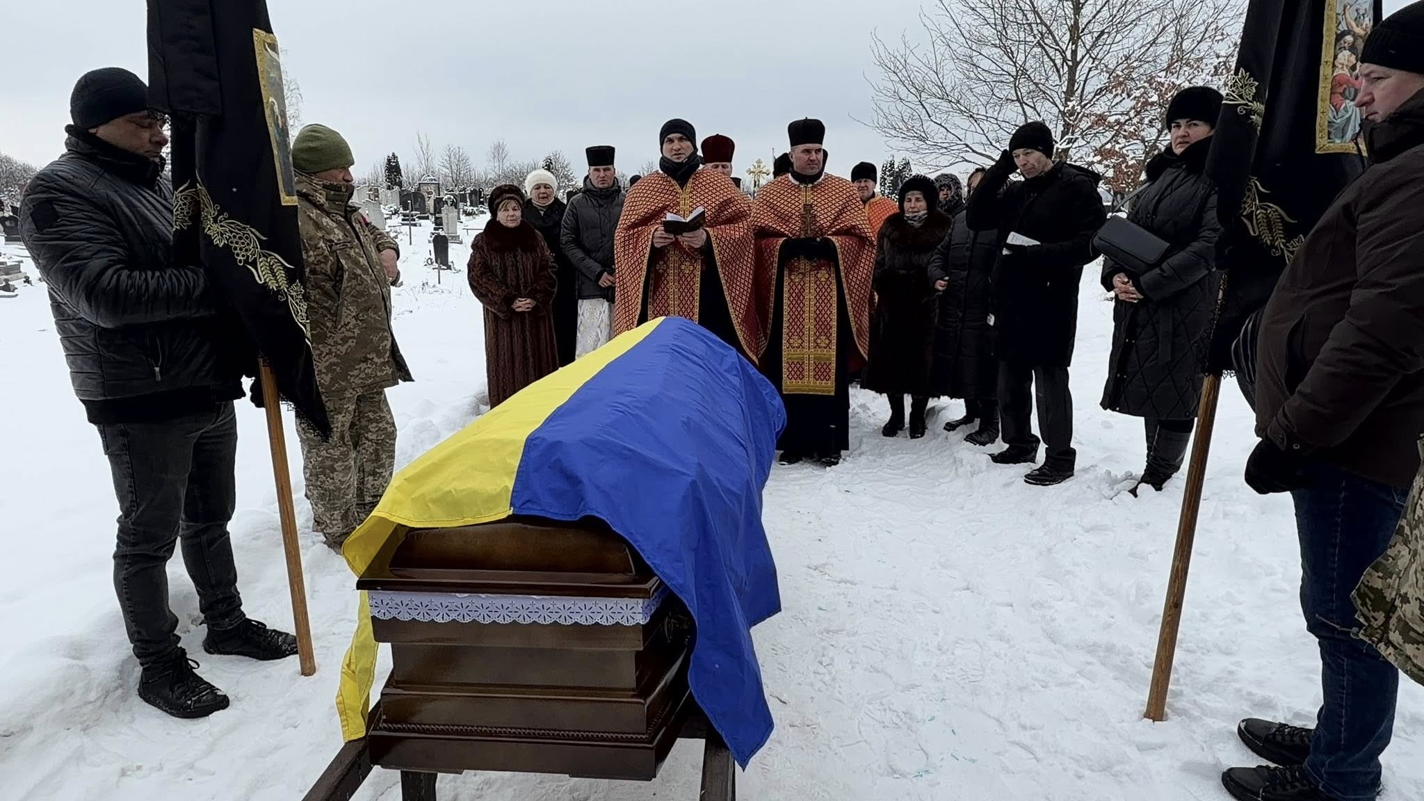 Надвірнянська громада попрощалася з захисником Ігорем Молотковським 4 626633340 1366066722012520 5005046529991182982 n