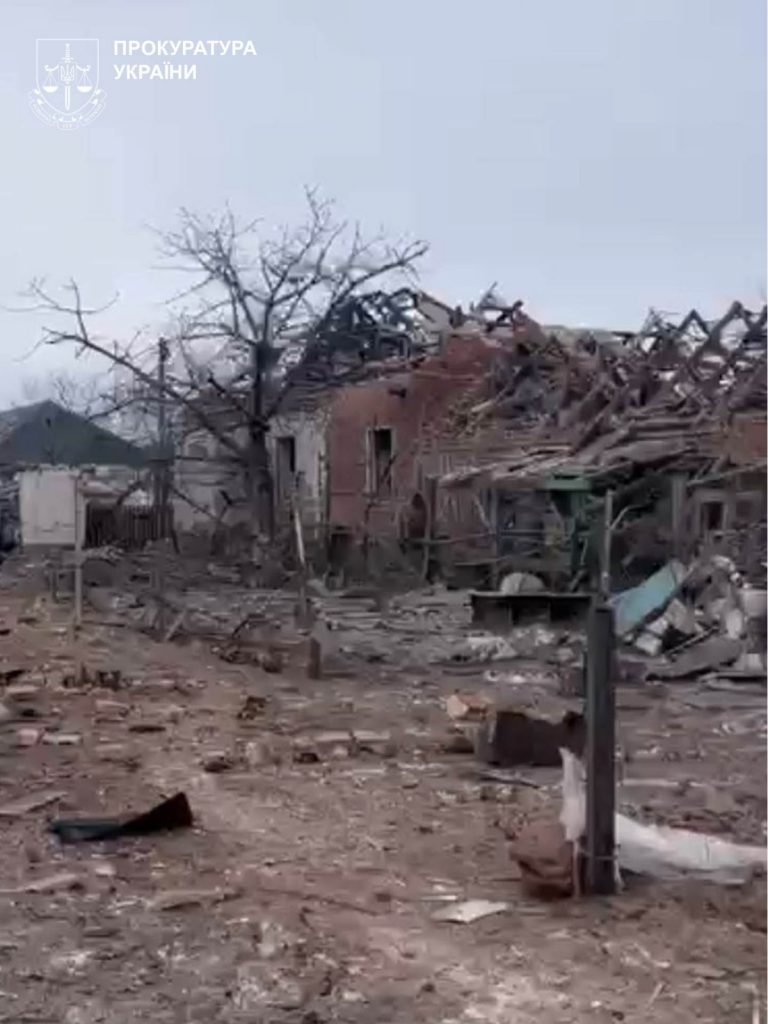 На Донеччині росіяни скинули авіабомбу на будинок, в якому перебувала сім'я: є загиблі 1 627395133 1334693865363956 6395001790668826538 n