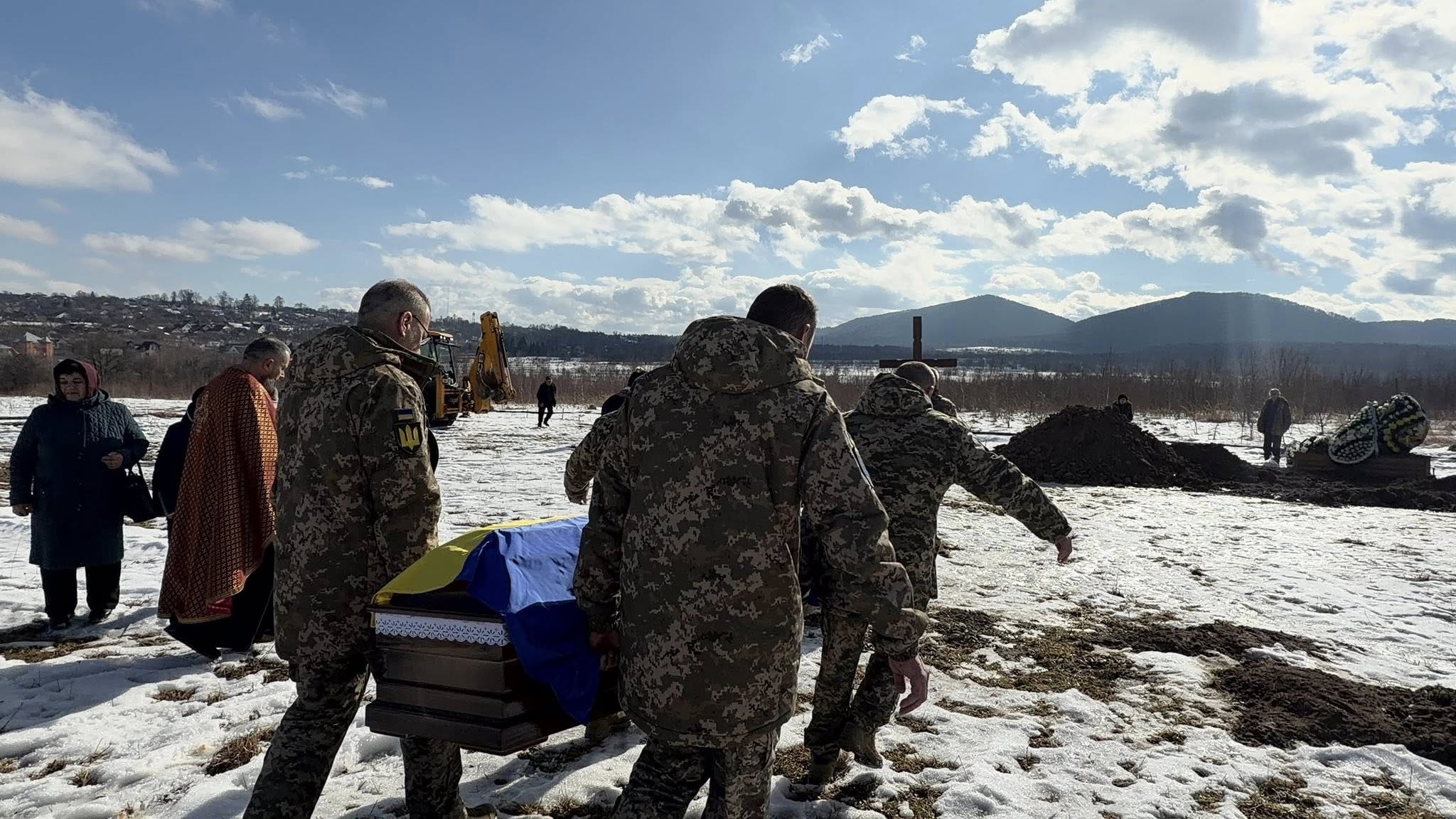 Назавжди 37: Надвірнянщина провела в останню путь Андрія Фаб’яка 4 634374399 1376683357617523 6427988193300556526 n