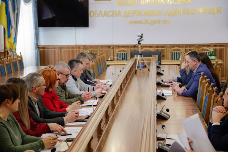 Освіта, дрова і цвинтар: в ОВА обговорили проблеми Ворохтянської громади 12 Освіта, дрова і цвинтар: в ОВА обговорили проблеми Ворохтянської громади
