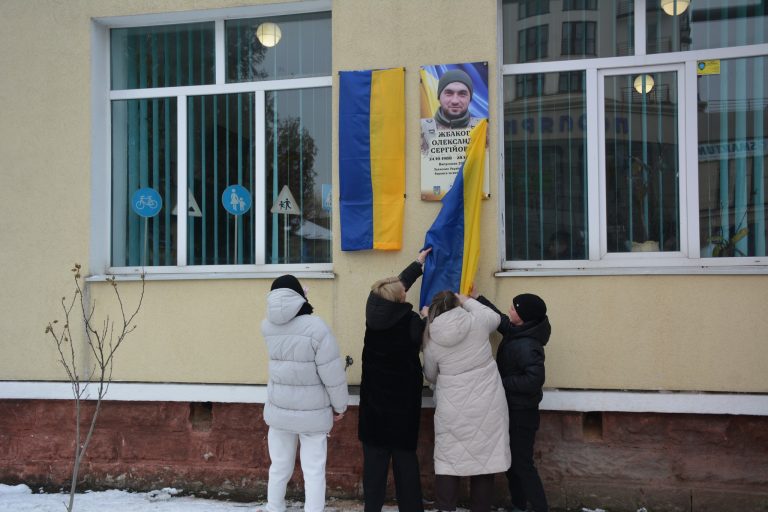 У Надвірній відкрили меморіальні дошки на честь двох полеглих захисників (ФОТО) 2 637649416 1381016370517555 1239497432758768668 n