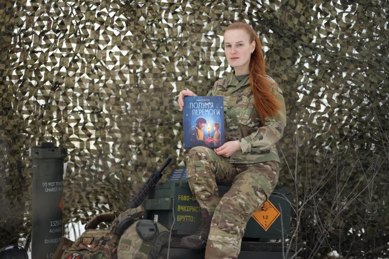 Військовослужбовиця Оксана Рубаняк видала книгу "Полум'я перемоги" (ФОТО) 1 640273628 18455267290098469 1229491396463537386 n