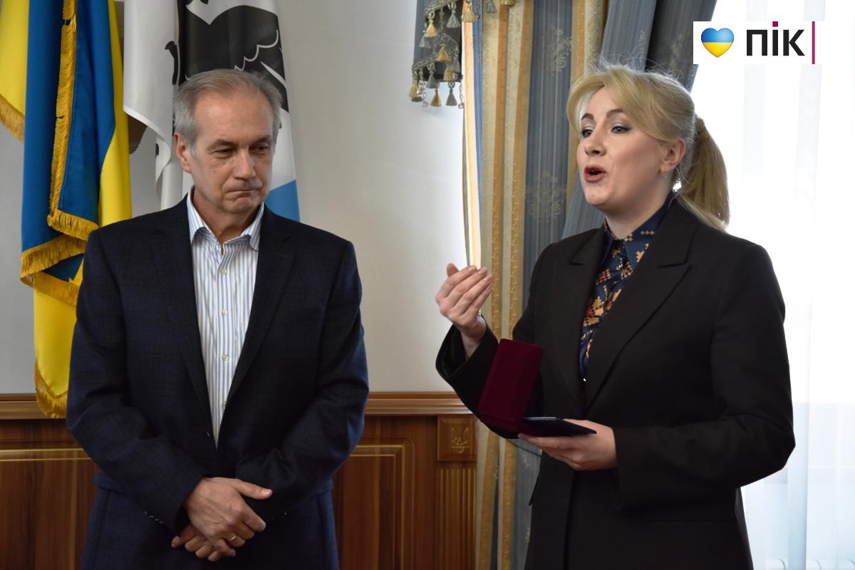 Лікарі Івано-Франківського обласного перинатального центру отримали почесні нагороди (ФОТО) 4 DSC 0248