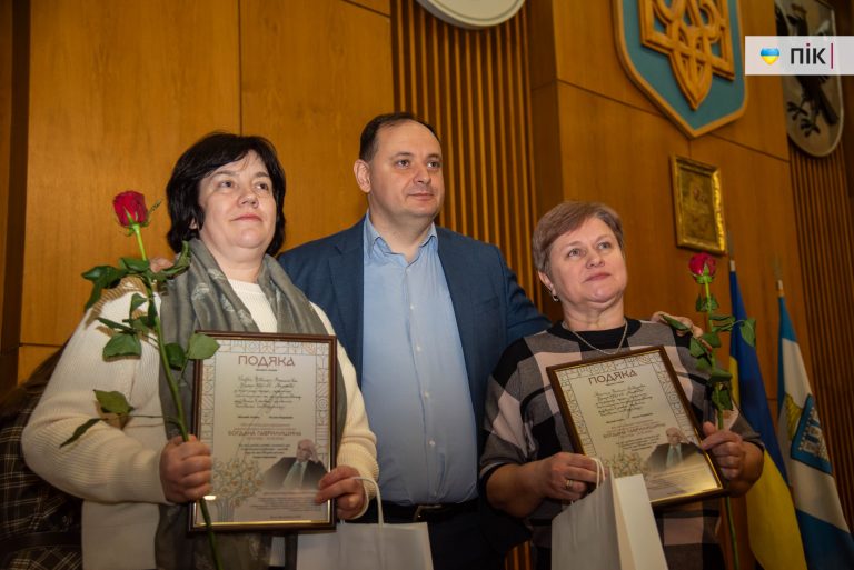 За відданість своїй справі: Франківська міськрада відзначила 145 кухарів дитсадків (ФОТО) 6 DSC 9179