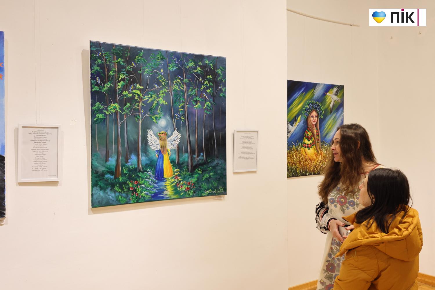 Поєднання живопису з авторською поезією: у Франківську відкрили виставка Ольги Чолінської (ФОТО) 4 G71A0003 resize