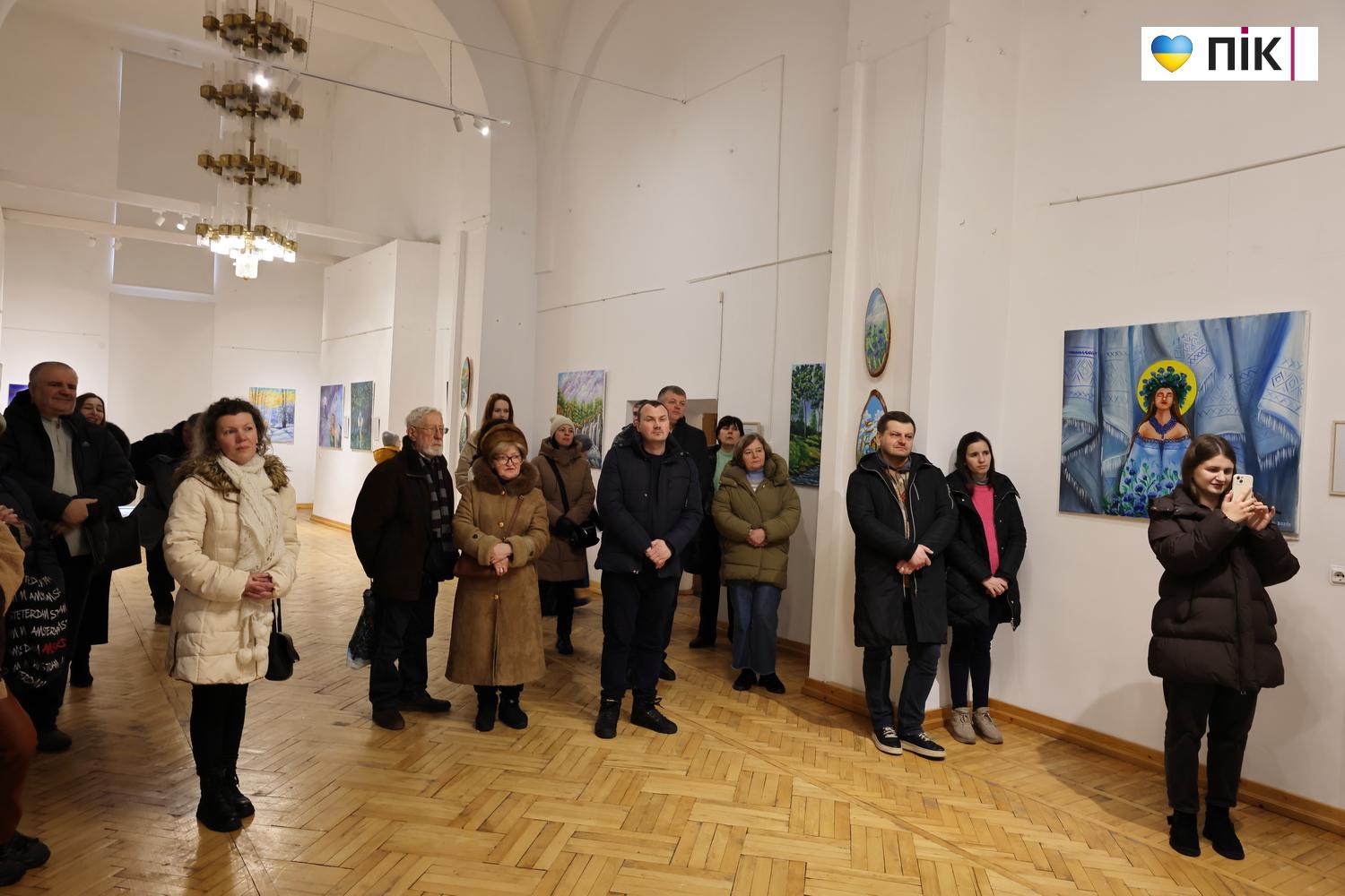 Поєднання живопису з авторською поезією: у Франківську відкрили виставка Ольги Чолінської (ФОТО) 17 G71A9391 resize