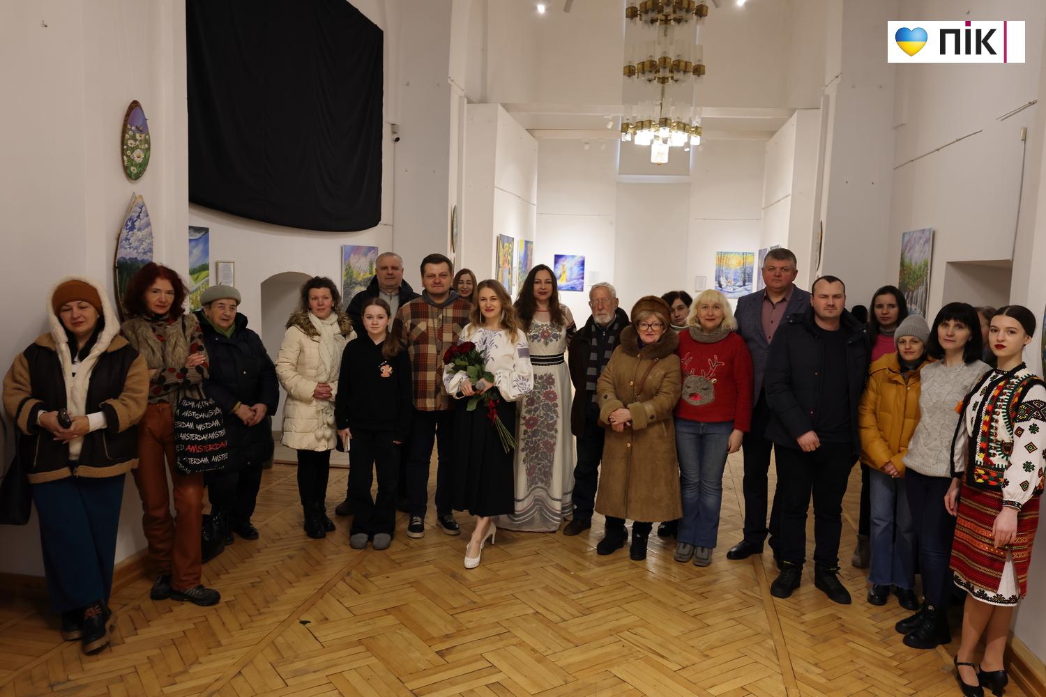 Поєднання живопису з авторською поезією: у Франківську відкрили виставка Ольги Чолінської (ФОТО) 22 G71A9475 resize