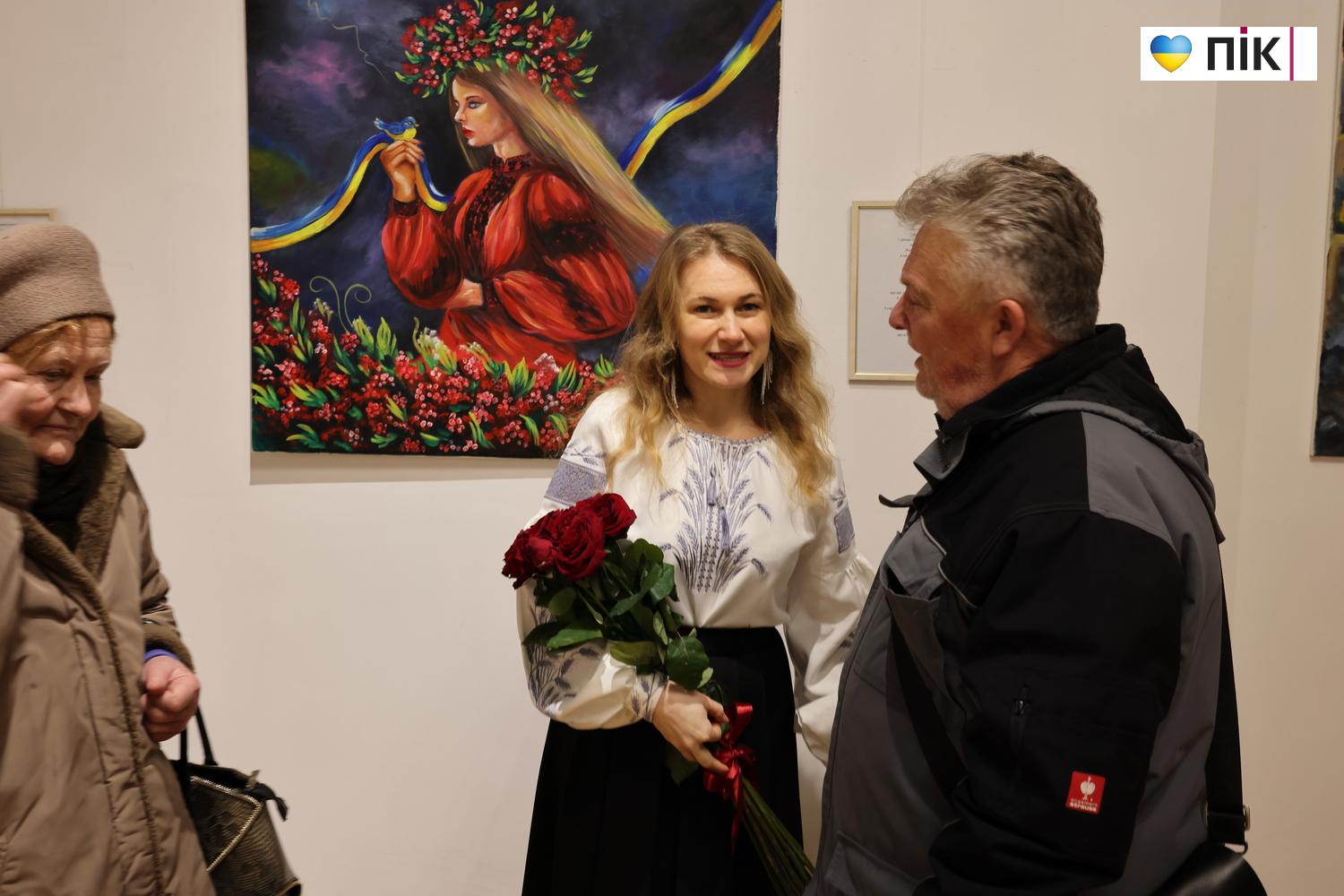 Поєднання живопису з авторською поезією: у Франківську відкрили виставка Ольги Чолінської (ФОТО) 25 G71A9689 resize