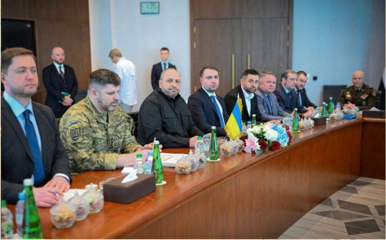 В Абу-Дабі розпочався другий день переговорів між делегаціями України, США та росії 12 IMG 20260205 094249 493