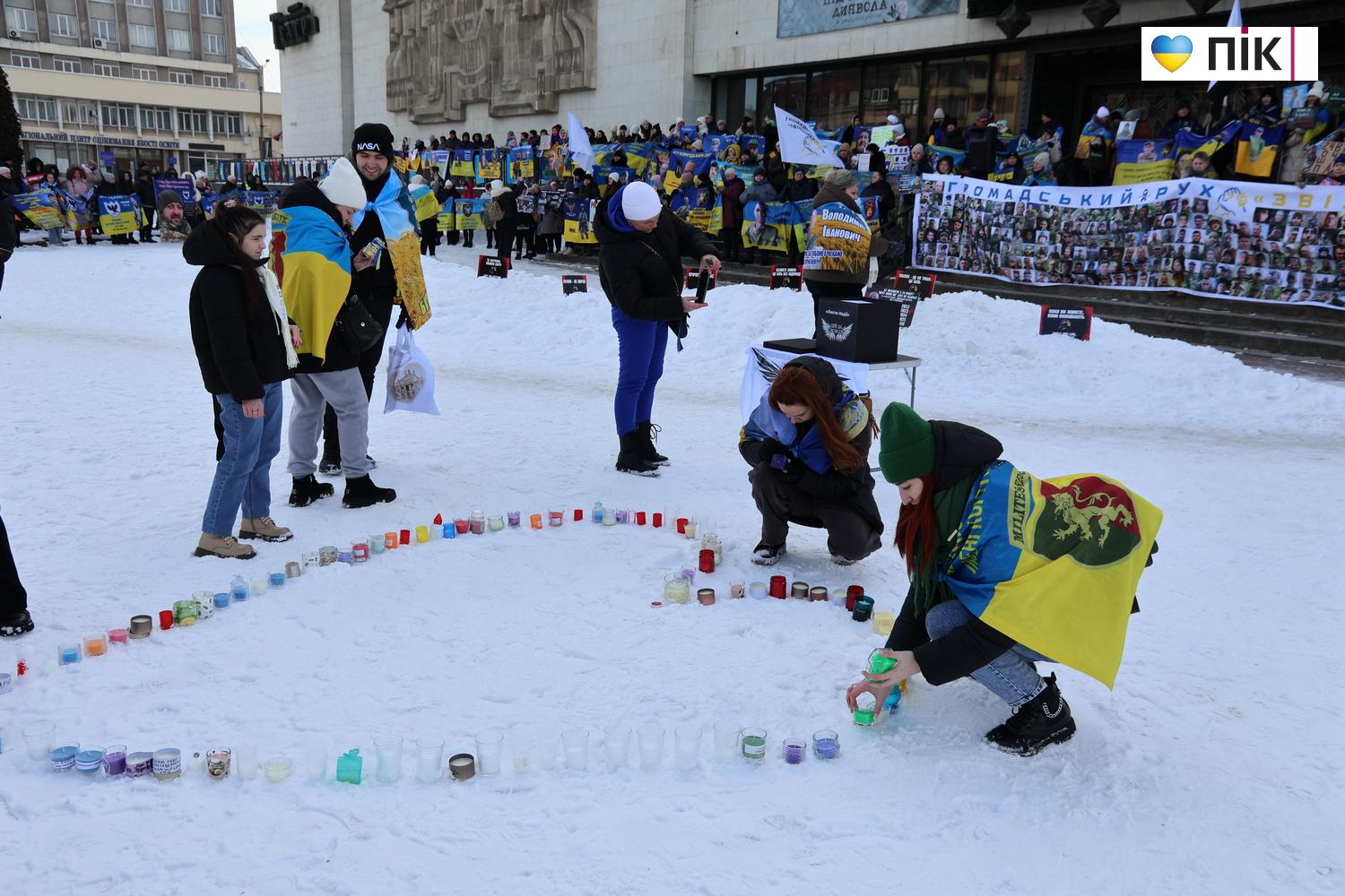 У Франківську відбулася акція-нагадування про військовополонених та зниклих безвісти захисників (ФОТО) 24 IMG 9736 novyj razmer
