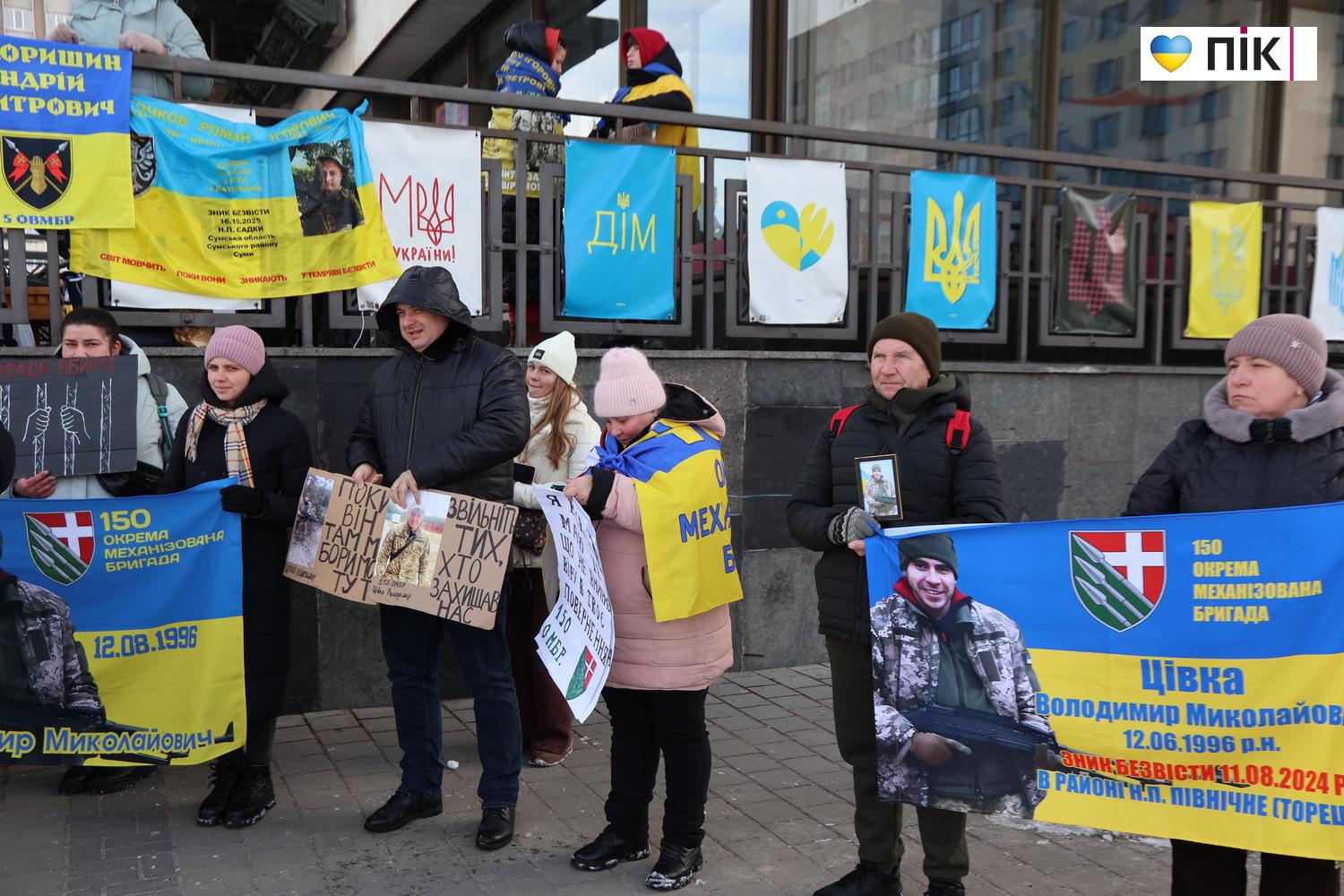 У Франківську відбулася акція-нагадування про військовополонених та зниклих безвісти захисників (ФОТО) 19 IMG 9782 novyj razmer