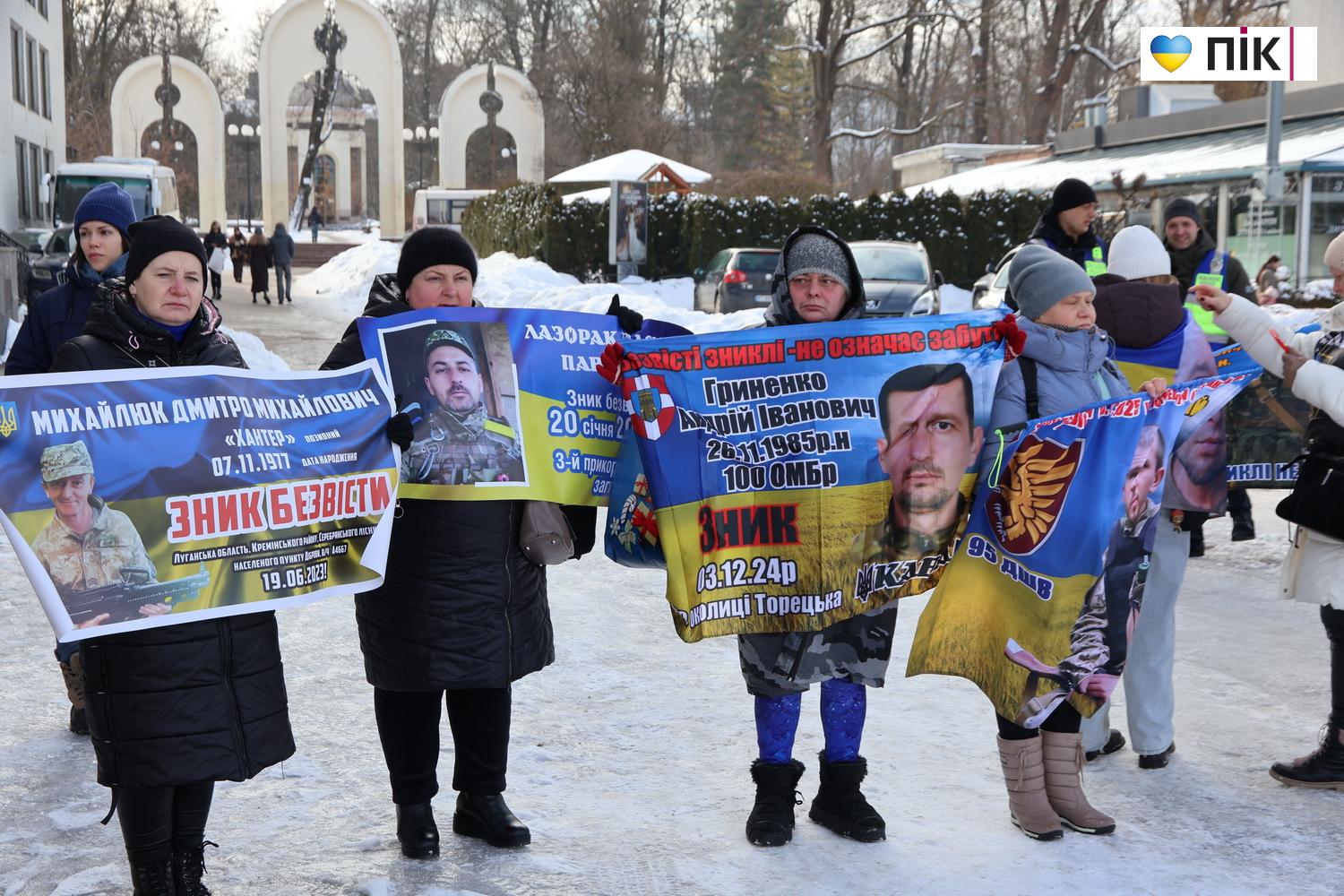 У Франківську відбулася акція-нагадування про військовополонених та зниклих безвісти захисників (ФОТО) 18 IMG 9790 novyj razmer