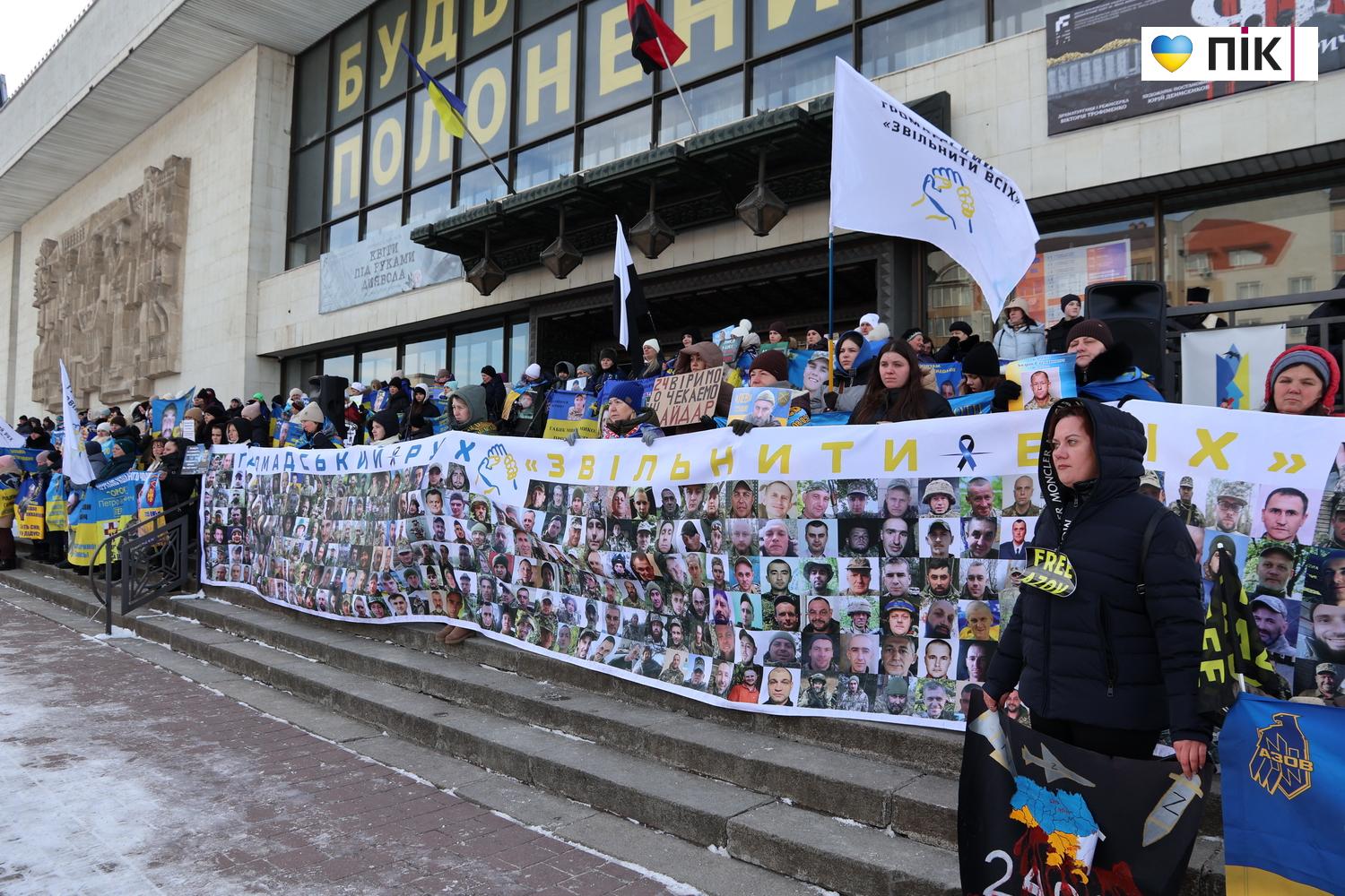 У Франківську відбулася акція-нагадування про військовополонених та зниклих безвісти захисників (ФОТО) 16 IMG 9808 novyj razmer