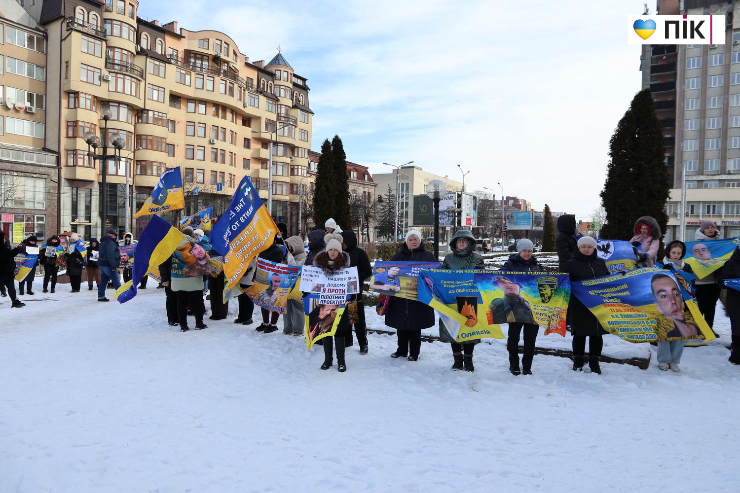 У Франківську відбулася акція-нагадування про військовополонених та зниклих безвісти захисників (ФОТО) 15 IMG 9820 novyj razmer