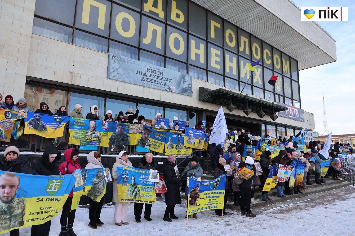У Франківську відбулася акція-нагадування про військовополонених та зниклих безвісти захисників (ФОТО) 14 IMG 9823 novyj razmer