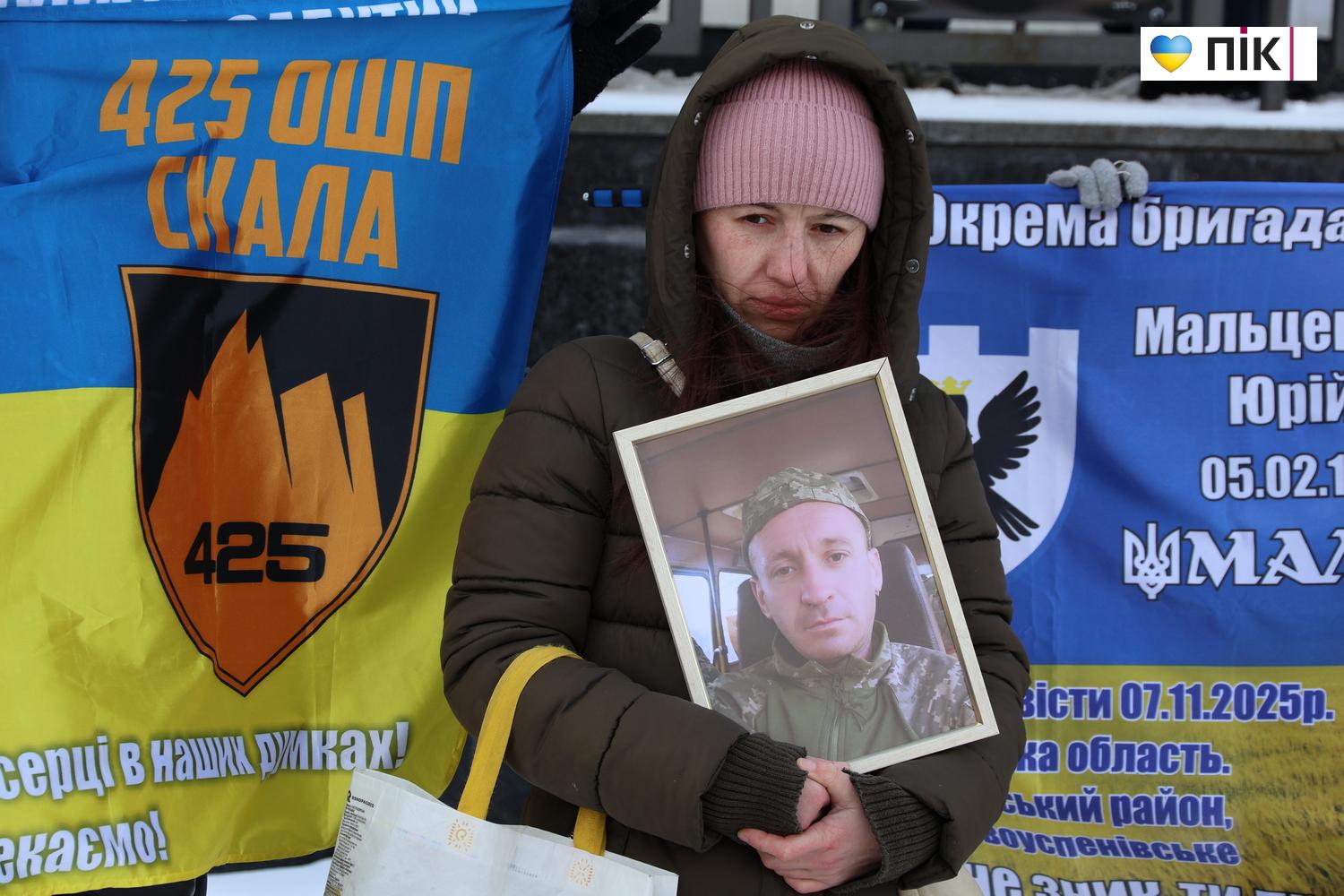 У Франківську відбулася акція-нагадування про військовополонених та зниклих безвісти захисників (ФОТО) 13 IMG 9834 novyj razmer