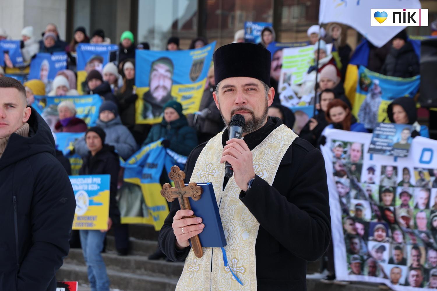 У Франківську відбулася акція-нагадування про військовополонених та зниклих безвісти захисників (ФОТО) 9 IMG 9883 novyj razmer