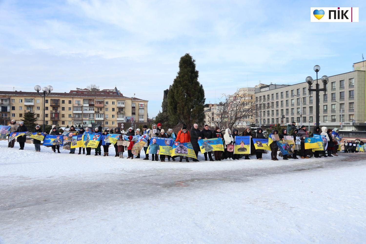 У Франківську відбулася акція-нагадування про військовополонених та зниклих безвісти захисників (ФОТО) 7 IMG 9887 novyj razmer