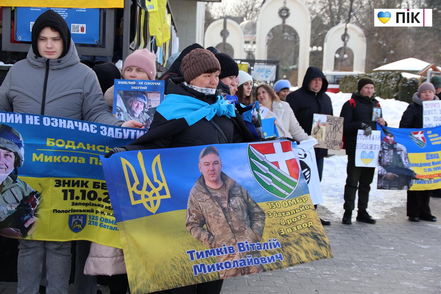 У Франківську відбулася акція-нагадування про військовополонених та зниклих безвісти захисників (ФОТО) 4 IMG 9900 novyj razmer