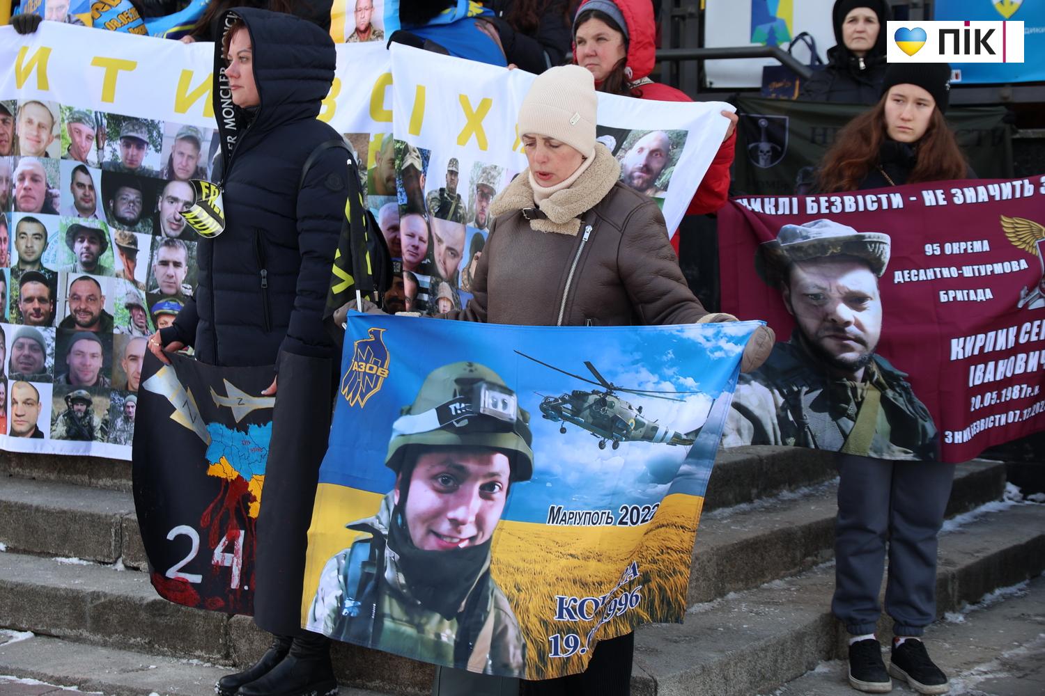 У Франківську відбулася акція-нагадування про військовополонених та зниклих безвісти захисників (ФОТО) 3 IMG 9907 novyj razmer