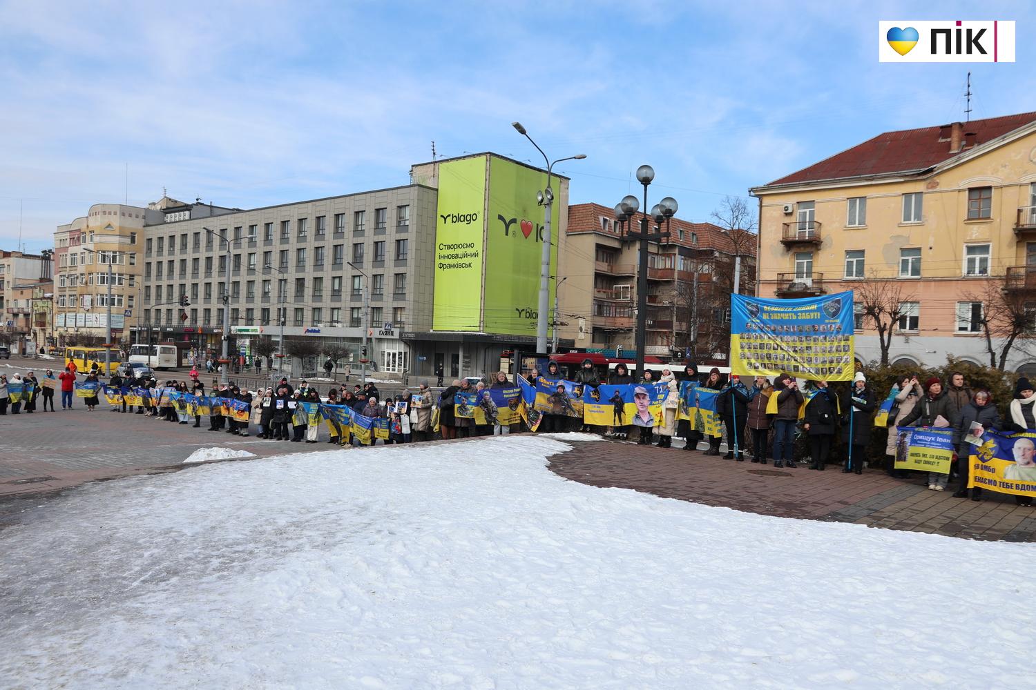 У Франківську відбулася акція-нагадування про військовополонених та зниклих безвісти захисників (ФОТО) 39 IMG 9935 novyj razmer