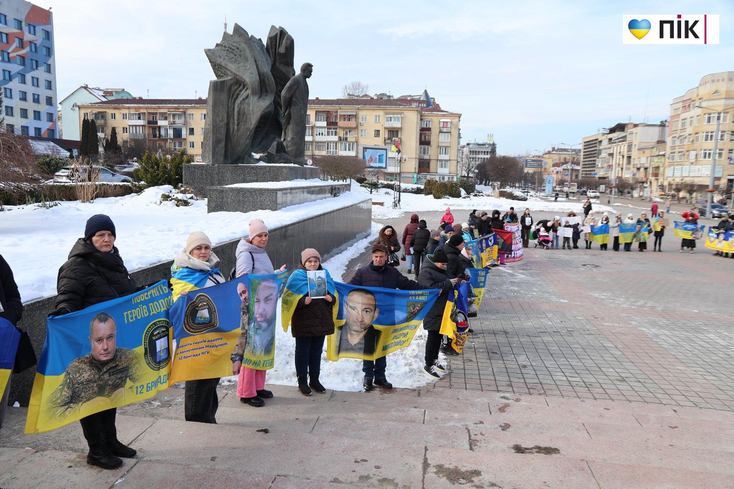 У Франківську відбулася акція-нагадування про військовополонених та зниклих безвісти захисників (ФОТО) 38 IMG 9943 novyj razmer