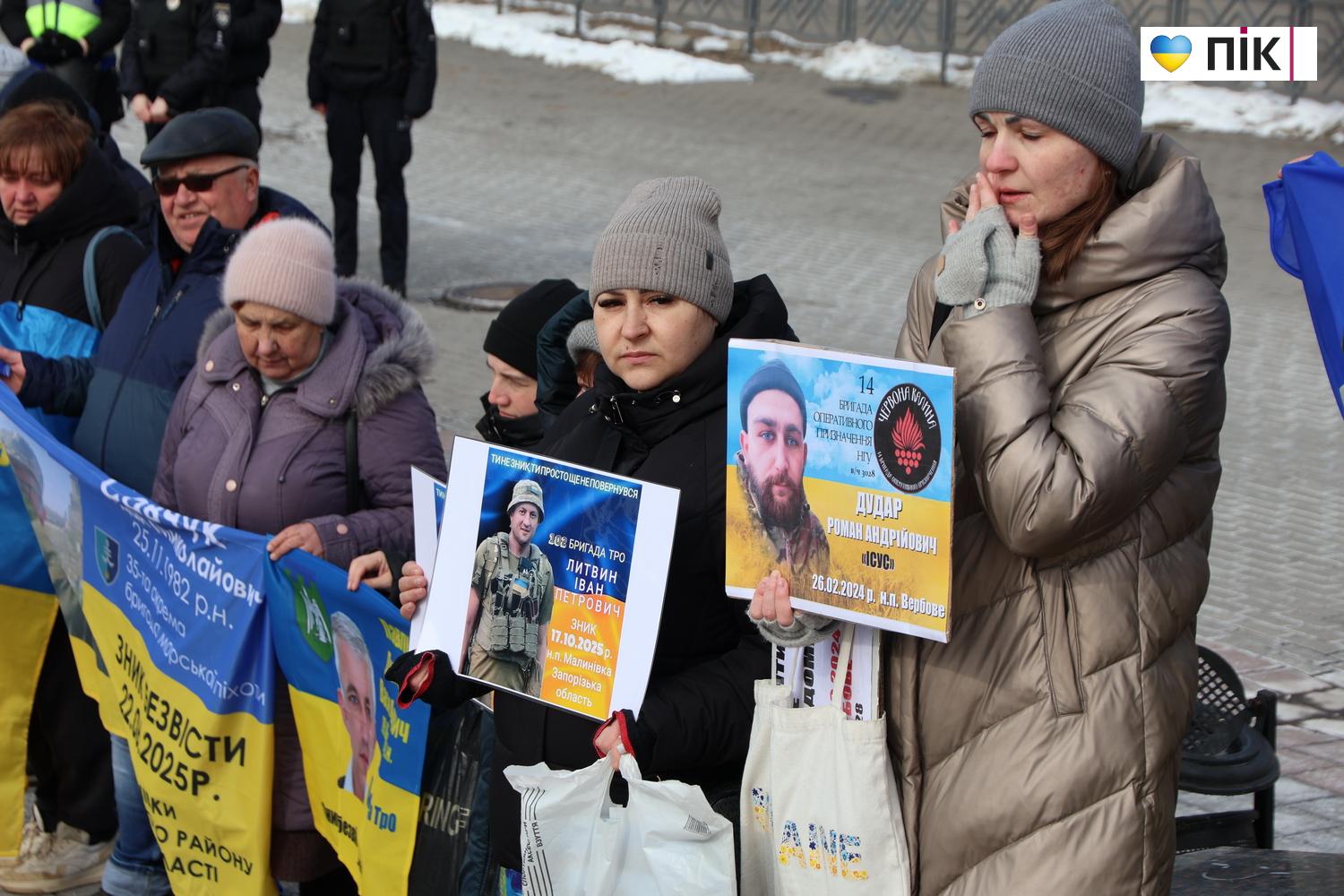 У Франківську відбулася акція-нагадування про військовополонених та зниклих безвісти захисників (ФОТО) 36 IMG 9954 novyj razmer