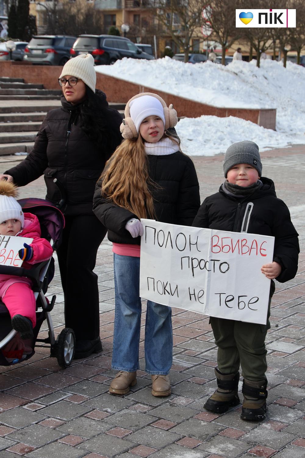 У Франківську відбулася акція-нагадування про військовополонених та зниклих безвісти захисників (ФОТО) 41 IMG 9970 novyj razmer