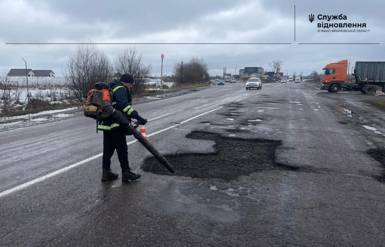 Дорожники розповіли, що зараз роблять на трасах Прикарпаття (ФОТО) 10 Slajd2 1