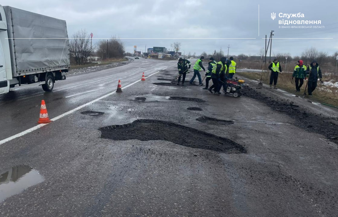 Дорожники розповіли, що зараз роблять на трасах Прикарпаття (ФОТО) 7 Slajd7