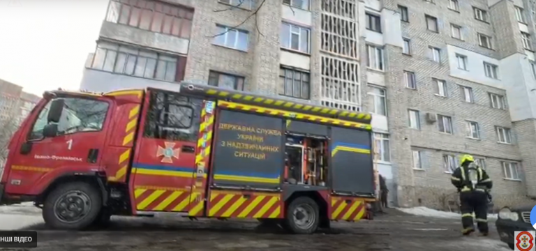 У Франківську сталася пожежа в багатоповерхівці: евакуювали мешканців (ВІДЕО) 7 Znimok ekrana 2026 02 23 132217