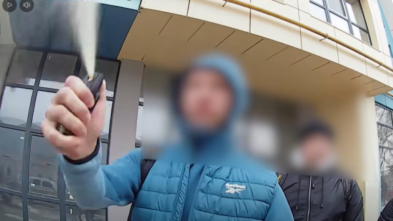 У Львові чоловік розпилив перцевий балончик на військовослужбовця ТЦК та поліцейських (ВІДЕО) 4 Znimok ekrana 2026 02 27 092927