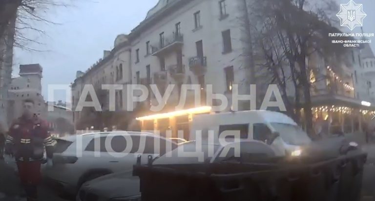 Патрульні показали оперативне відео з місця інциденту в Івано-Франківську 1 photo 2026 02 15 08 35 40111
