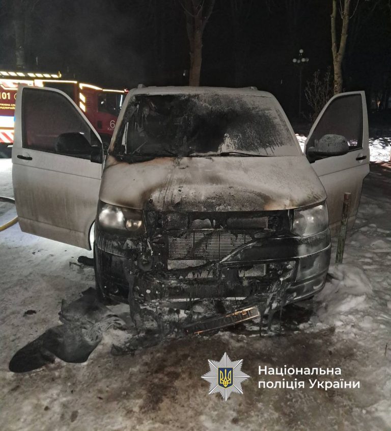 У Калуші горів автомобіль: поліція встановлює обставини підпалу (ФОТО) 5 photo 5220128798483879174 y