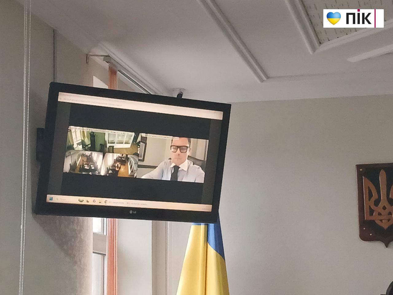 photo 5255723958424768817 y