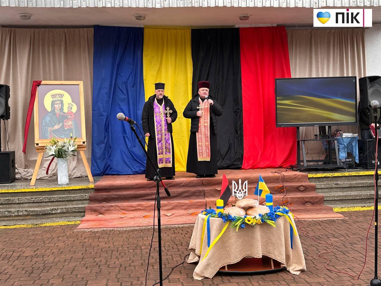 У Богородчанах вшанували Героїв у Національний день молитви (ВІДЕО, ФОТО) 1 photo 5255856363676570607 y