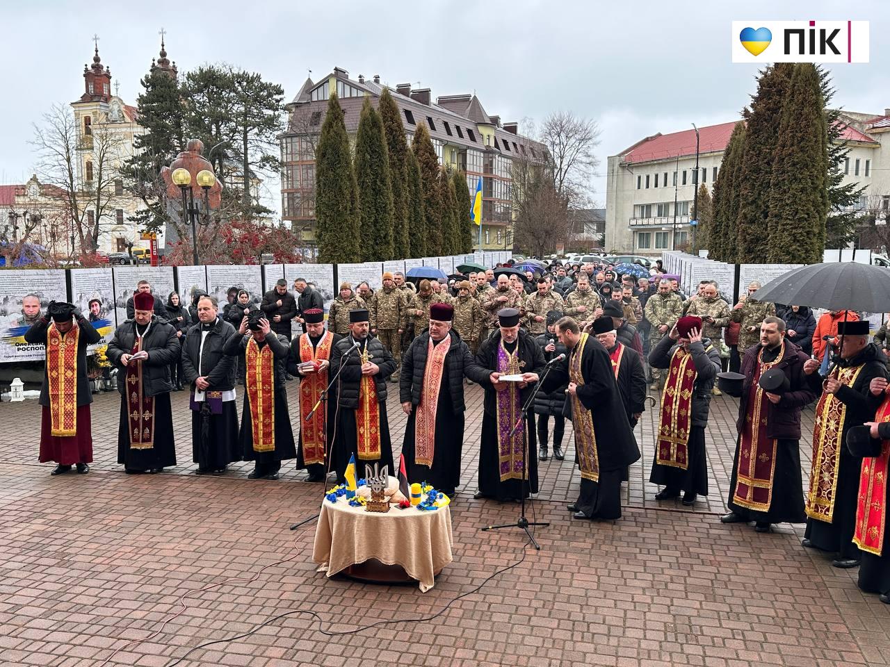 У Богородчанах вшанували Героїв у Національний день молитви (ВІДЕО, ФОТО) 2 photo 5255856363676570610 y