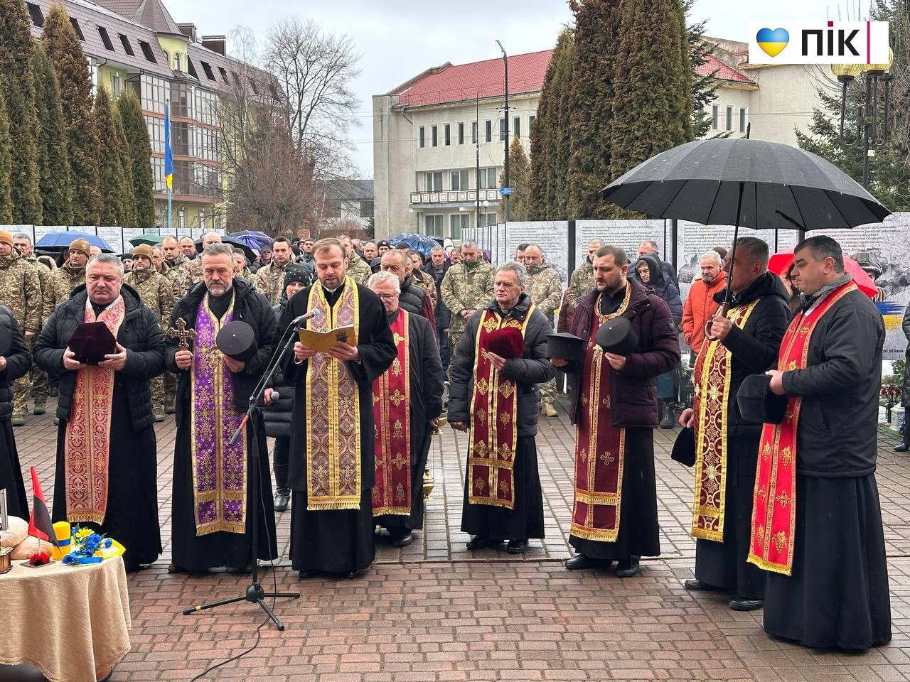 У Богородчанах вшанували Героїв у Національний день молитви (ВІДЕО, ФОТО) 4 photo 5255856363676570623 y