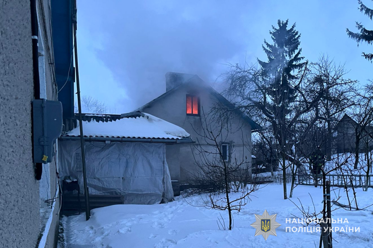 На Тернопільщині під час пожежі загинув чоловік, жінка - у лікарні (ФОТО) 10 v8 f6bd7e9986511744a324e8709260d2f7
