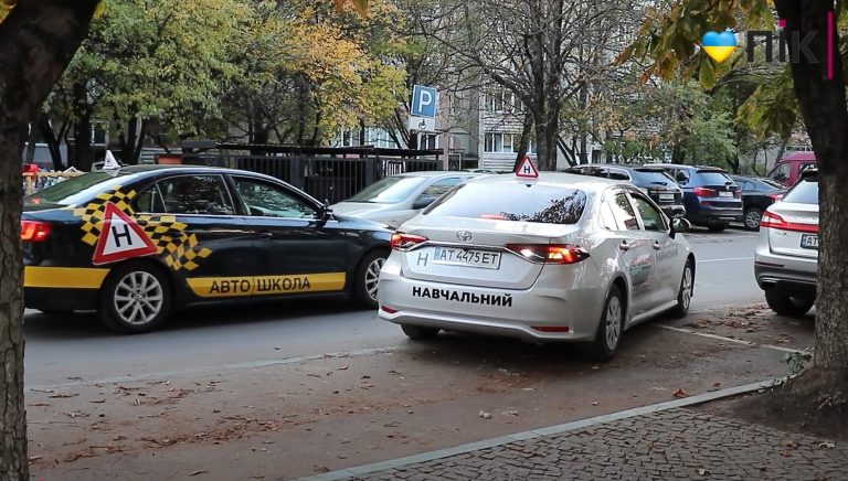 У Франківську запровадили ще три додаткові маршрути для навчальних авто (СХЕМА) 3 0 1