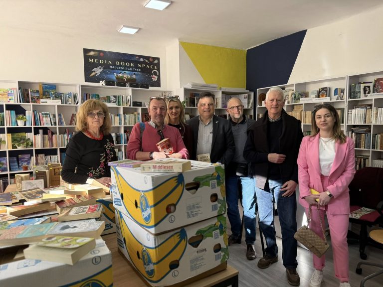 Калуський ліцей отримав книжки від бельгійського міста-побратима (ФОТО) 3 1 4