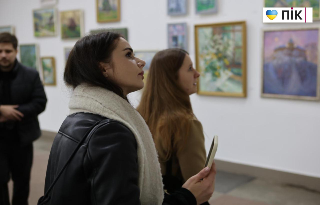 В Івано-Франківську відкрили виставку живопису Василя Данилюка (ФОТО) 4 5274035920858452800