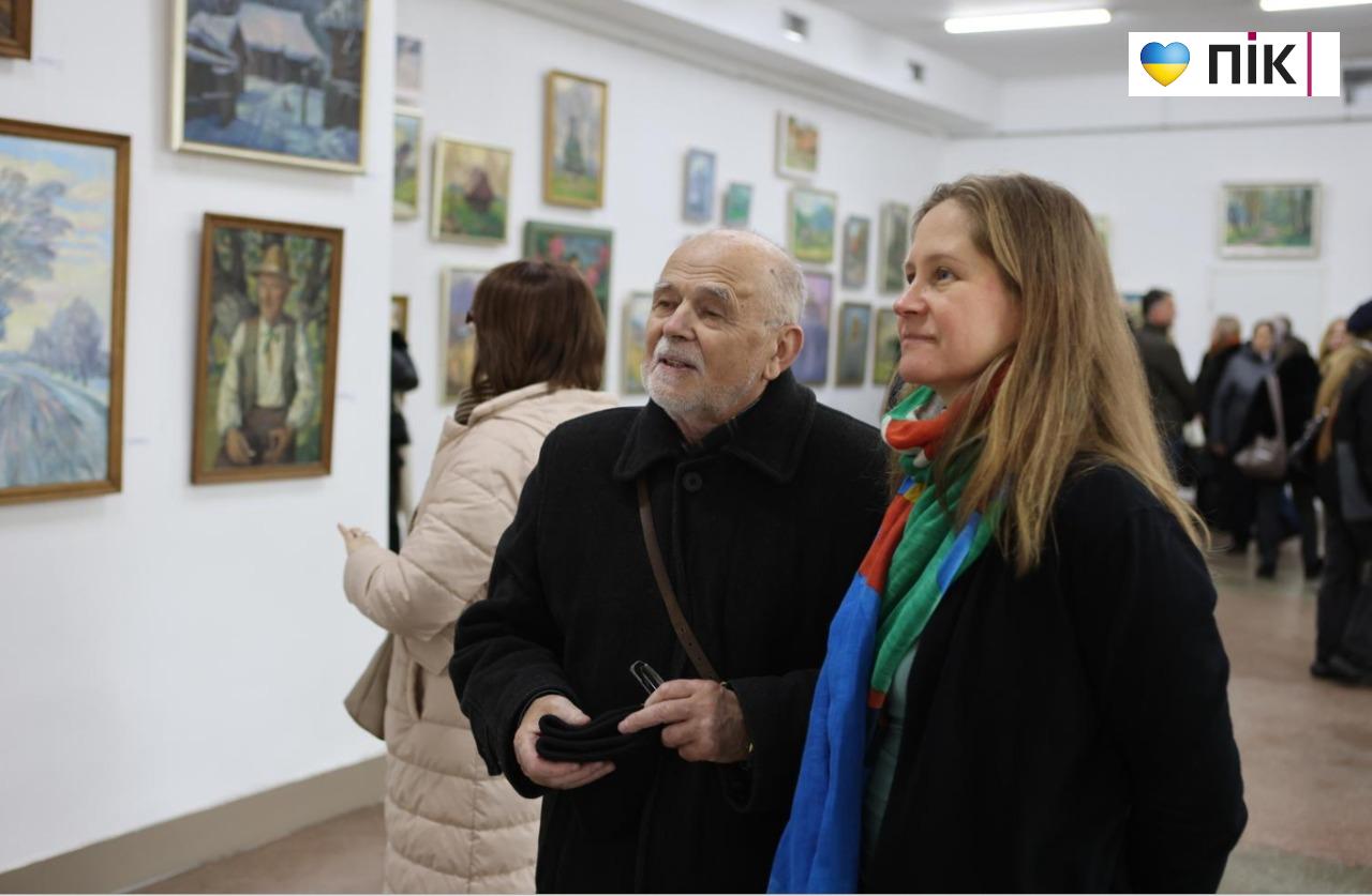 В Івано-Франківську відкрили виставку живопису Василя Данилюка (ФОТО) 8 5274035920858452810