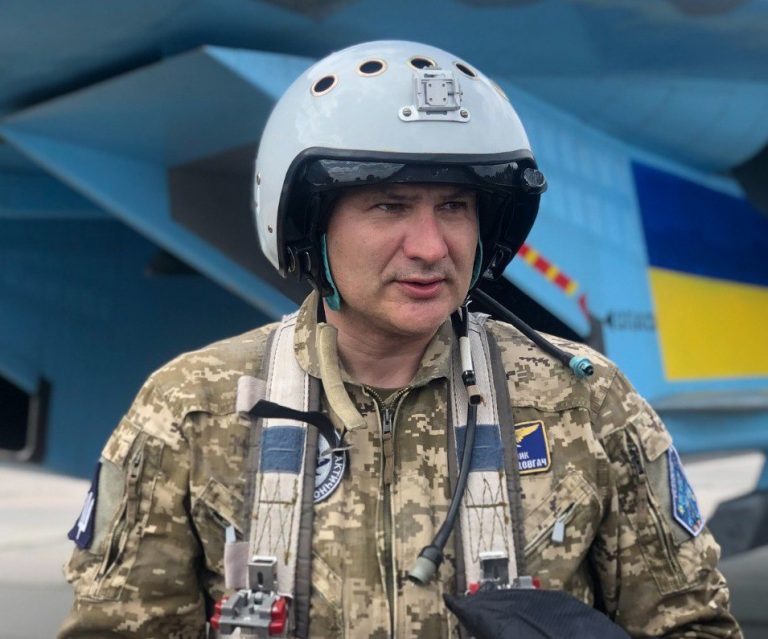 На Східному напрямку загинув командир 39-ї бригади тактичної авіації Олександр Довгач 8 На Східному напрямку загинув командир 39-ї бригади тактичної авіації Олександр Довгач