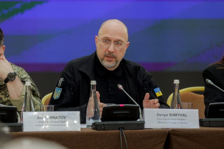 Кабмін виділив допомогу енергетикам, комунальникам і залізничникам 1 Україні потрібно 5,4 млрд євро на енергетику: Шмигаль озвучив план відновлення до 55 ГВт