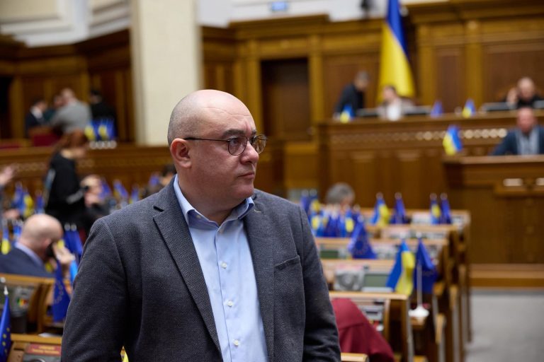 Депутати втомилися: нардеп з Франківщини визнав, що Верховна Рада стала неефективна 1 Депутати теж втомилися: нардеп з Франківщини визнав, що Верховна Рада стала не ефективна
