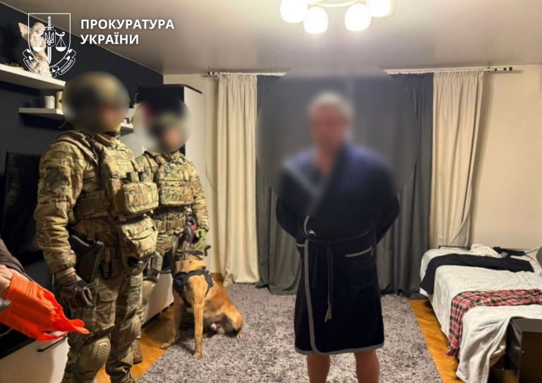 У Франківську викрили групу шахраїв, які за підробленими документами привласнили чужу квартиру (ФОТО) 1 645420059 955831866790761 4957763441067777257 n